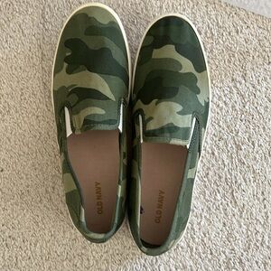 Old navy camo slip on sneakers, brand new